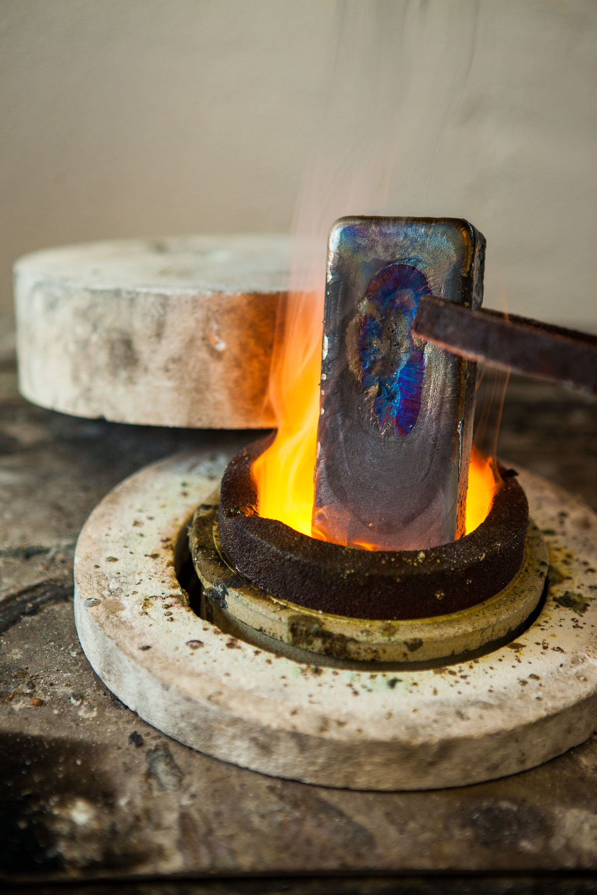 schmelzen-arbeiten-bearbeitung-feuer Schmelzen von Edelmetallen