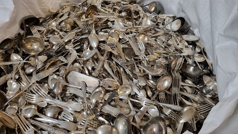 Silberbesteck große Mengen durcheinander, Löffel Gabel Messer aus Silber