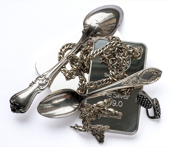 silber-material-loeffel-barren-schmuck verschiedene Silbergegenstände